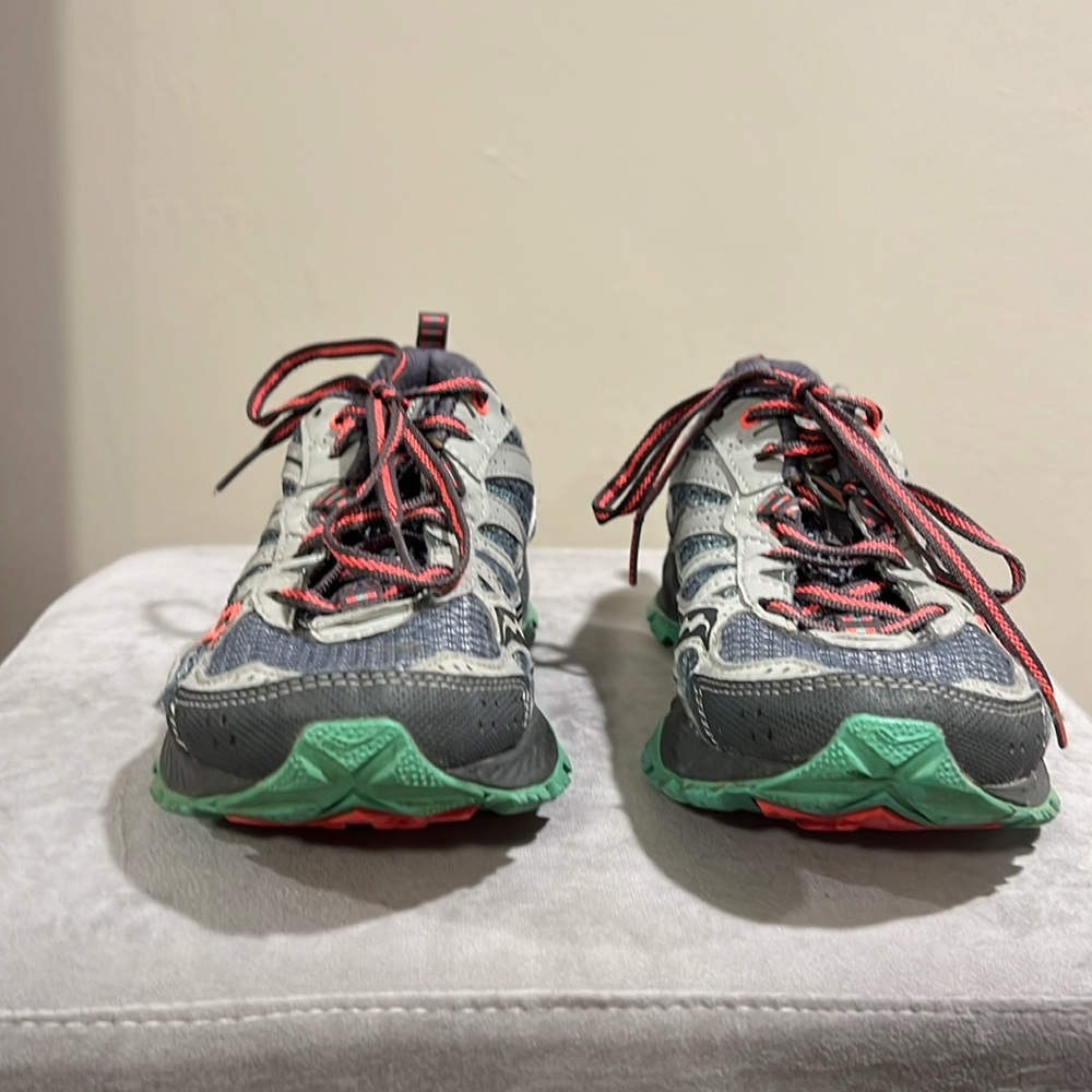 Saucony size 6.5 with gray, orange and green lining!